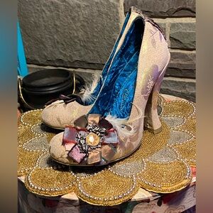 EUC Gorgeous Irregular Choice “Tootle Loo” vintage heels,Gold damask floral,38